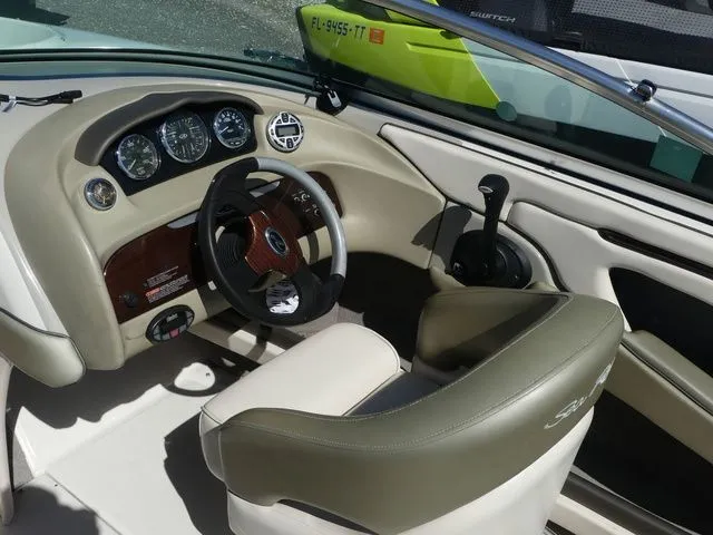 Slide: The Image of Sea Ray 220 Select 2005 - 12