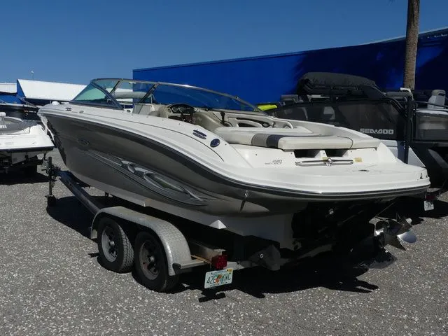 Slide: The Image of Sea Ray 220 Select 2005 - 6
