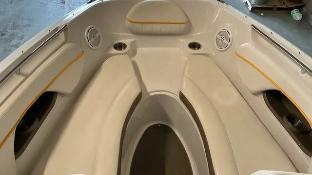 Slide: The Image of Four Winns H220 2008 - 11