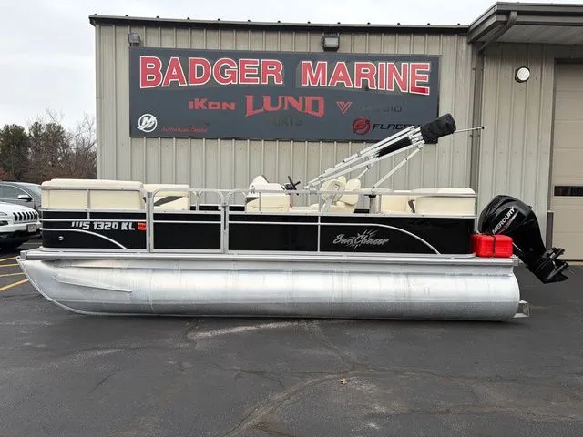 The Image of Sun Tracker 1818 Oasis 2020 - 1