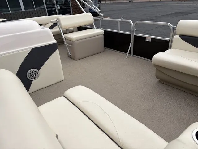 Slide: The Image of Sun Tracker 1818 Oasis 2020 - 11