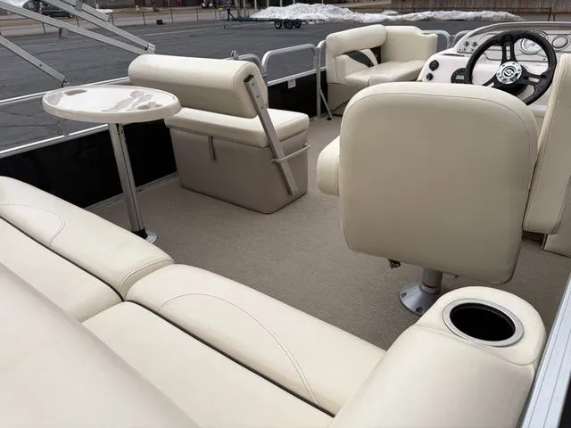 Slide: The Image of Sun Tracker 1818 Oasis 2020 - 12