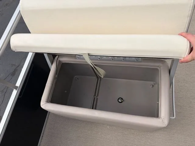 Slide: The Image of Sun Tracker 1818 Oasis 2020 - 18