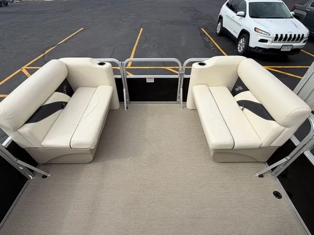 Slide: The Image of Sun Tracker 1818 Oasis 2020 - 24