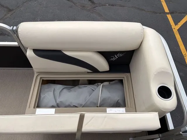 Slide: The Image of Sun Tracker 1818 Oasis 2020 - 25