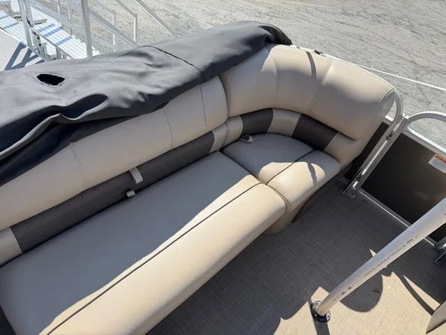 Slide: The Image of Sun Tracker Party Barge 20 DLX 2021 - 5