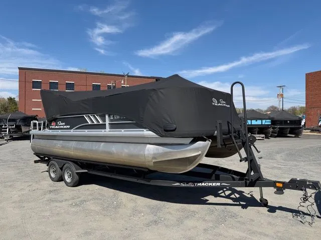 Slide: The Image of Sun Tracker Party Barge 20 DLX 2021 - 8