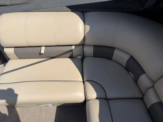 Slide: The Image of Sun Tracker Party Barge 20 DLX 2021 - 9