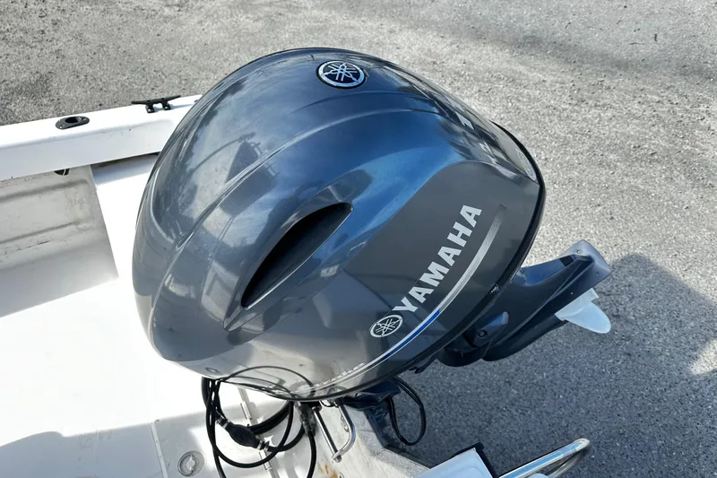 Slide: The Image of Yamaha outboard motor on 2004 Angler Eagle Center Console boat. - 10