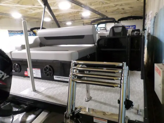 Slide: The Image of Princecraft Vectra 23 RL 2026 - 3