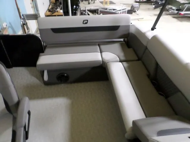 Slide: The Image of Princecraft Vectra 23 RL 2026 - 5