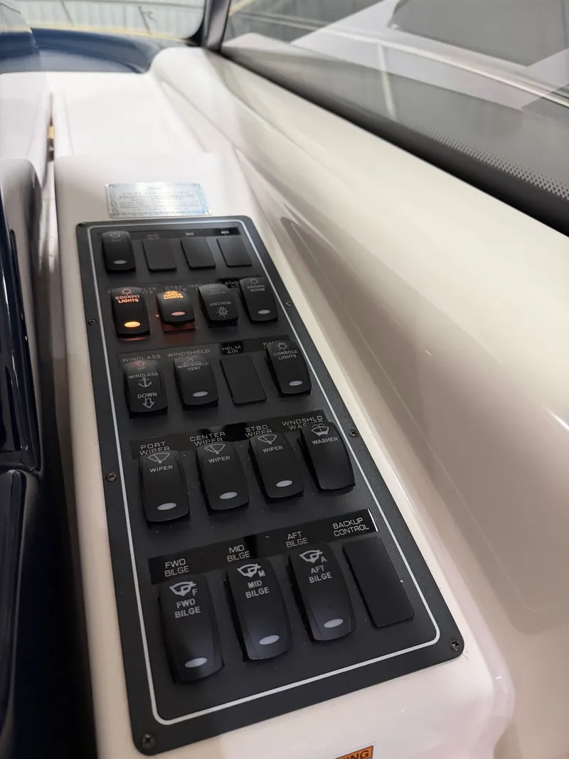 Slide: The Image of Tiara 4300 Sovran 2009 - 11