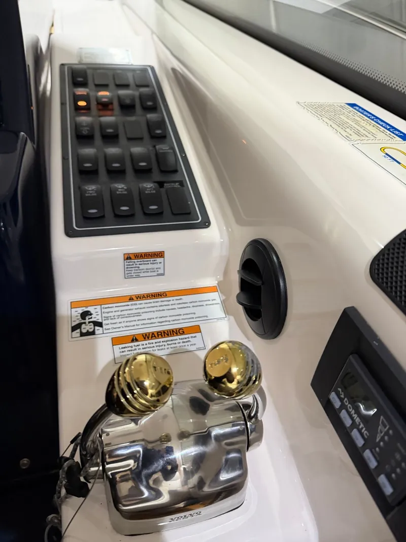 Slide: The Image of Tiara 4300 Sovran 2009 - 12