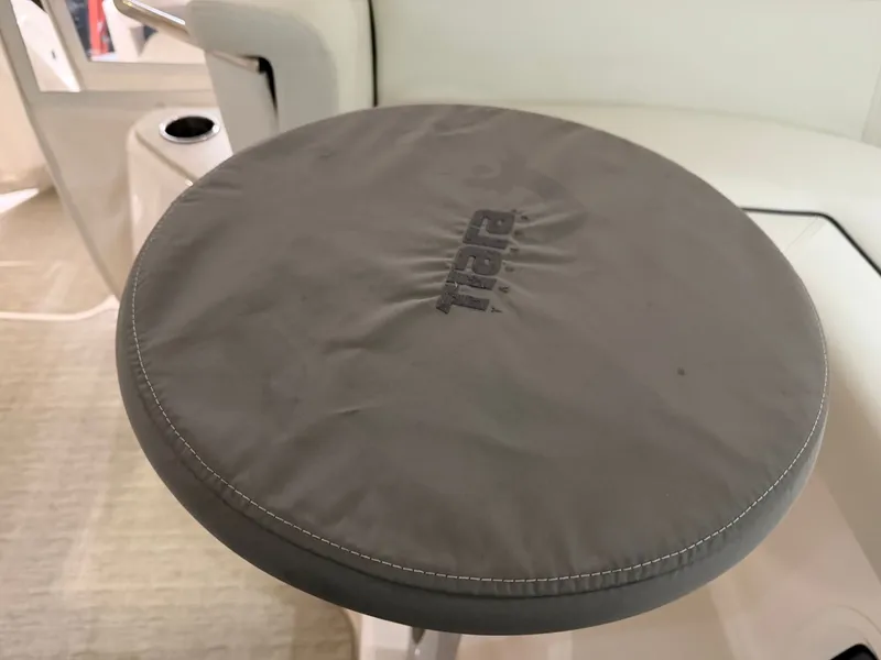 Slide: The Image of Tiara 4300 Sovran 2009 - 15