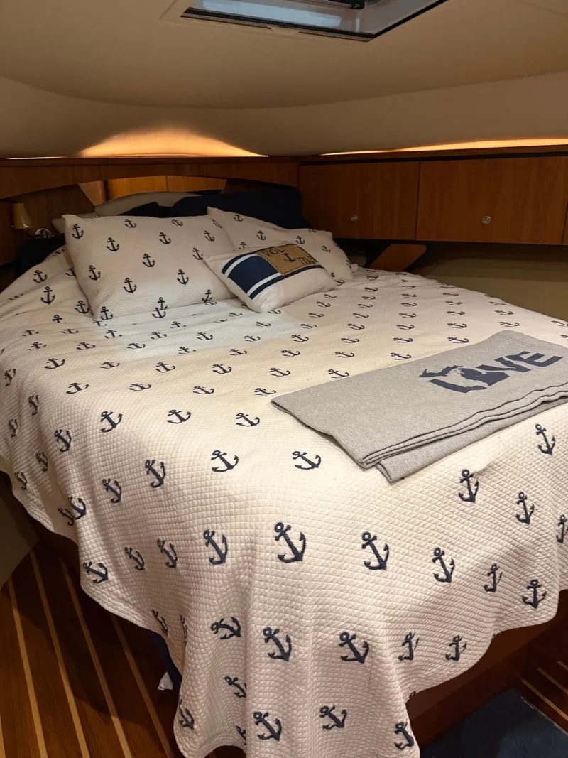 Slide: The Image of Tiara 4300 Sovran 2009 - 18