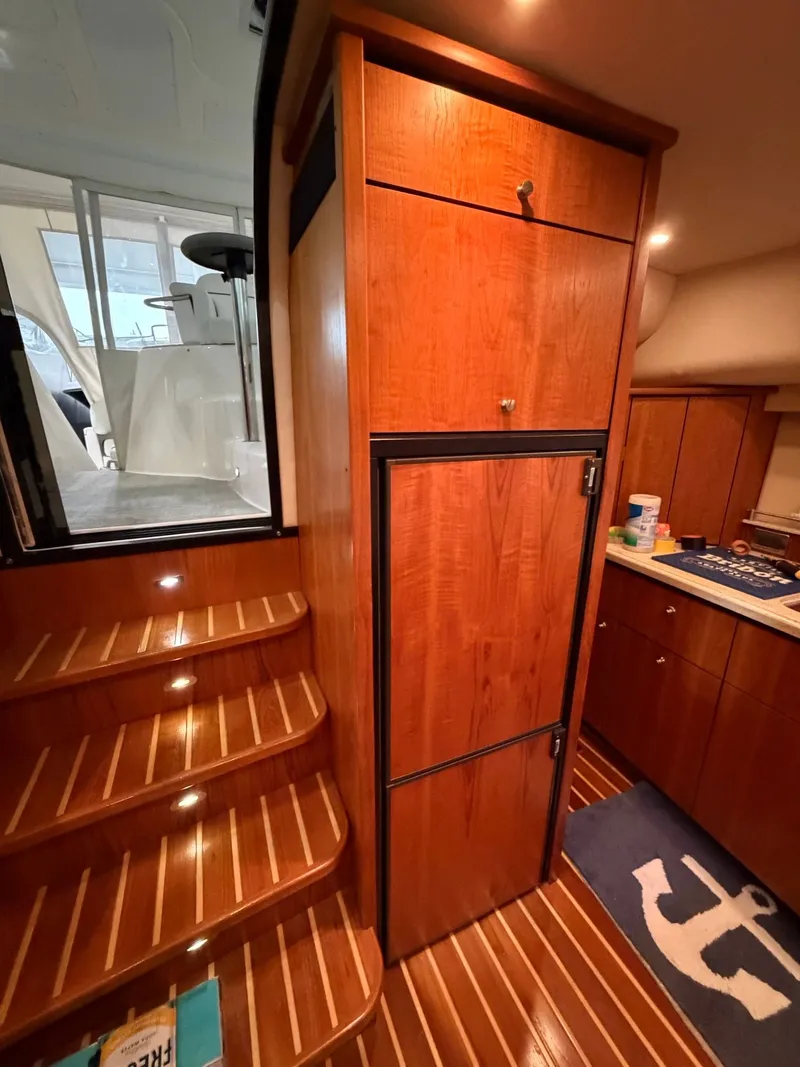 Slide: The Image of Tiara 4300 Sovran 2009 - 22