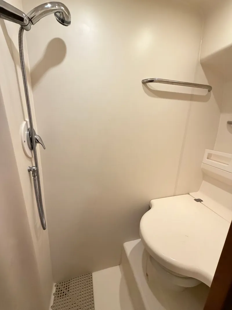 Slide: The Image of Tiara 4300 Sovran 2009 - 24