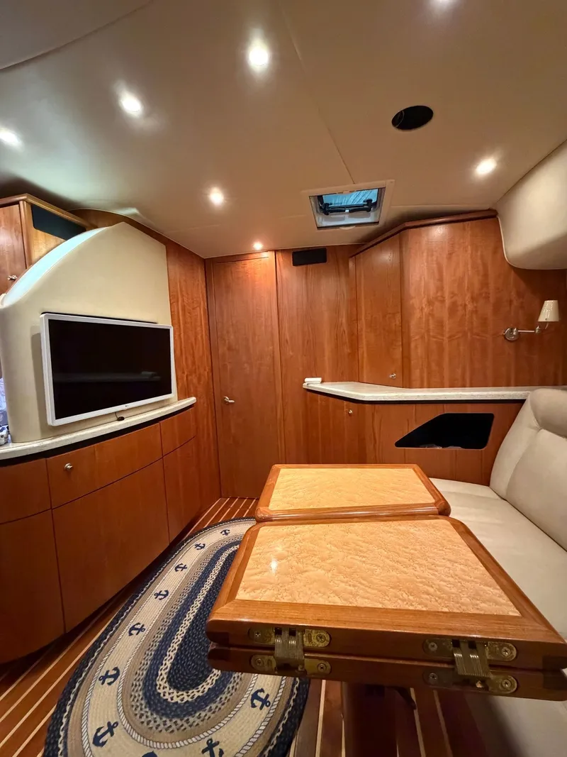 Slide: The Image of Tiara 4300 Sovran 2009 - 25