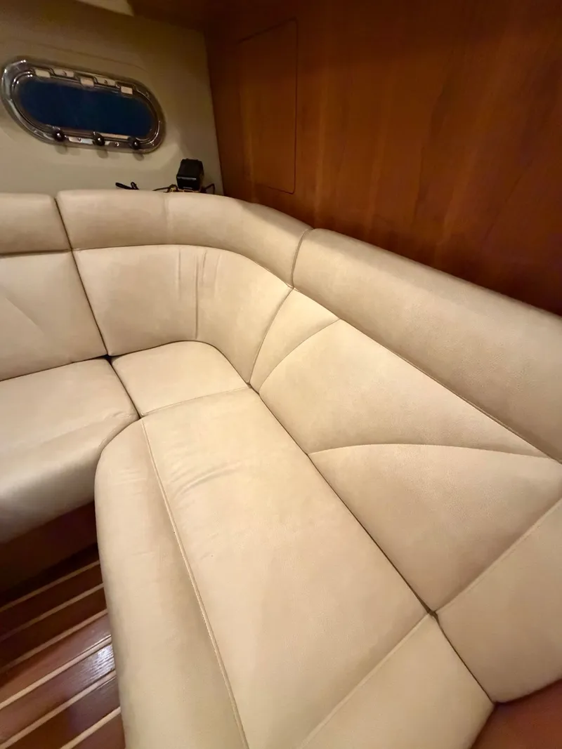 Slide: The Image of Tiara 4300 Sovran 2009 - 27