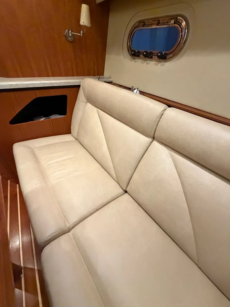 Slide: The Image of Tiara 4300 Sovran 2009 - 28