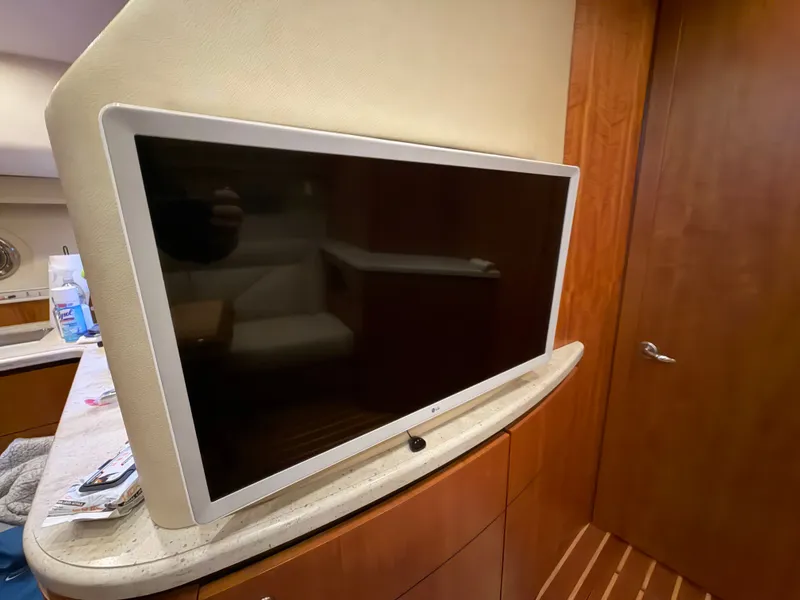 Slide: The Image of Tiara 4300 Sovran 2009 - 29