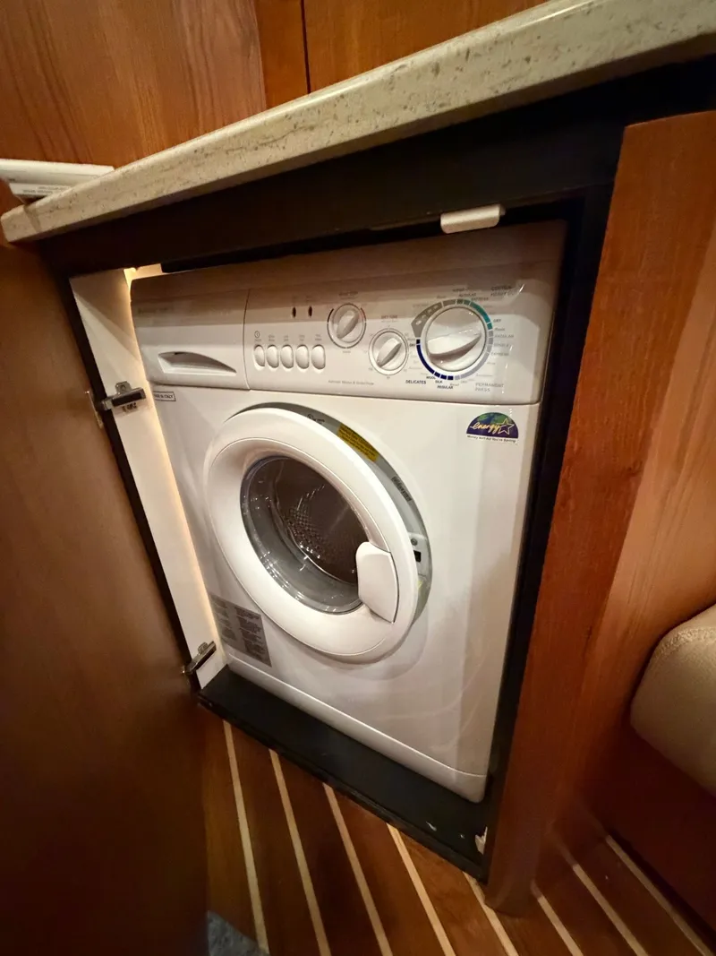 Slide: The Image of Tiara 4300 Sovran 2009 - 30