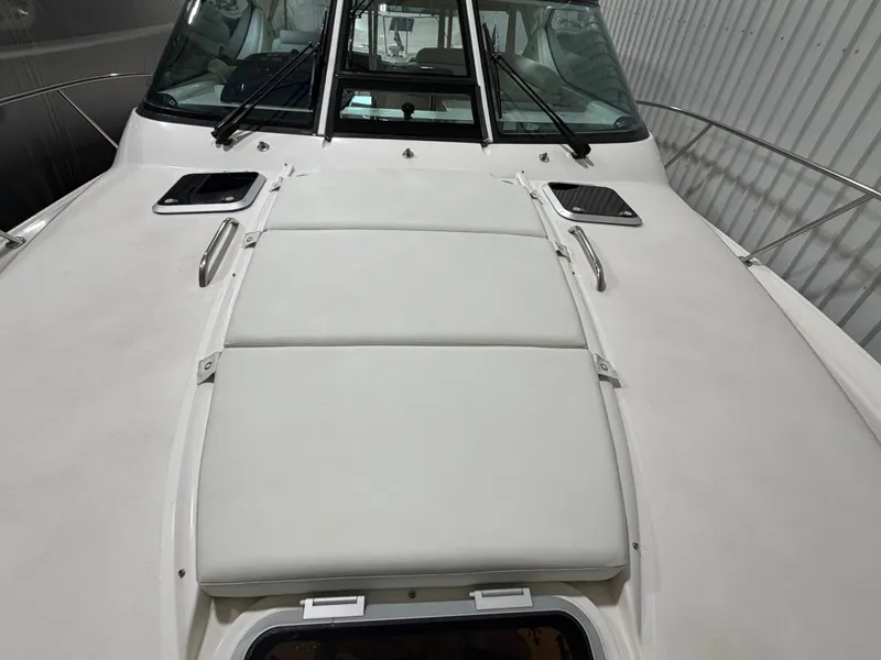 Slide: The Image of Tiara 4300 Sovran 2009 - 35