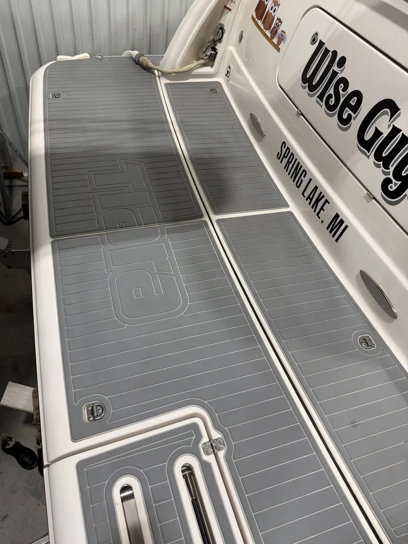 Slide: The Image of Tiara 4300 Sovran 2009 - 4