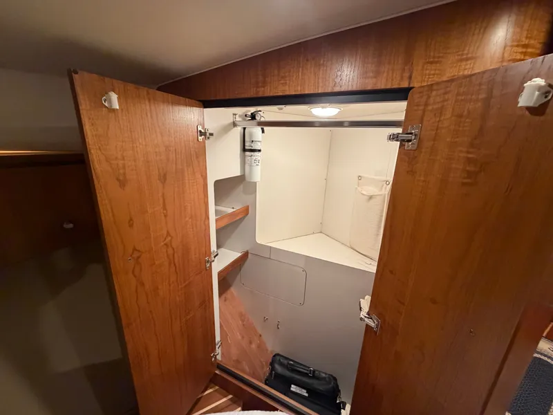 Slide: The Image of Tiara 4300 Sovran 2009 - 54