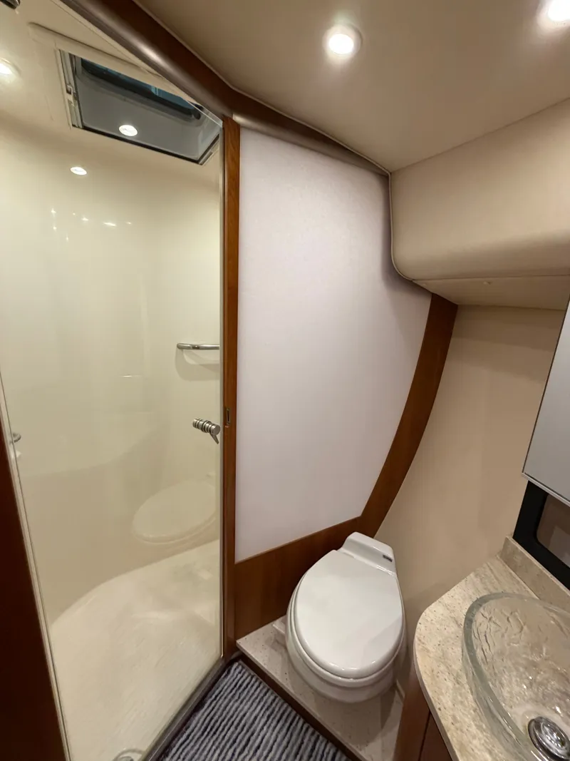 Slide: The Image of Tiara 4300 Sovran 2009 - 55