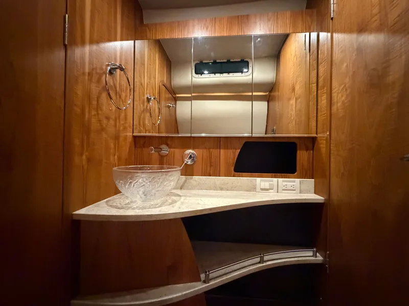 Slide: The Image of Tiara 4300 Sovran 2009 - 59