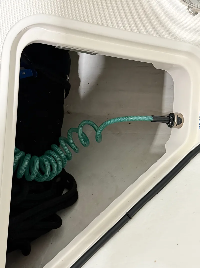 Slide: The Image of Tiara 4300 Sovran 2009 - 60