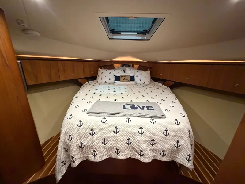 Slide: The Image of Tiara 4300 Sovran 2009 - 66