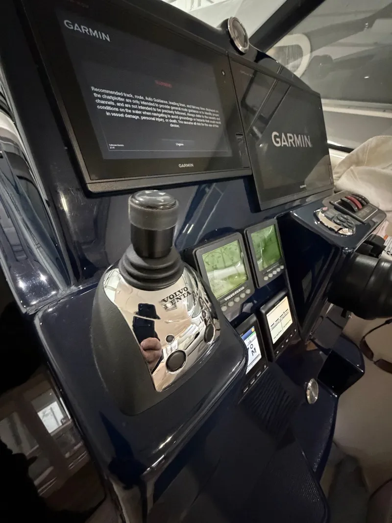 Slide: The Image of Tiara 4300 Sovran 2009 - 9