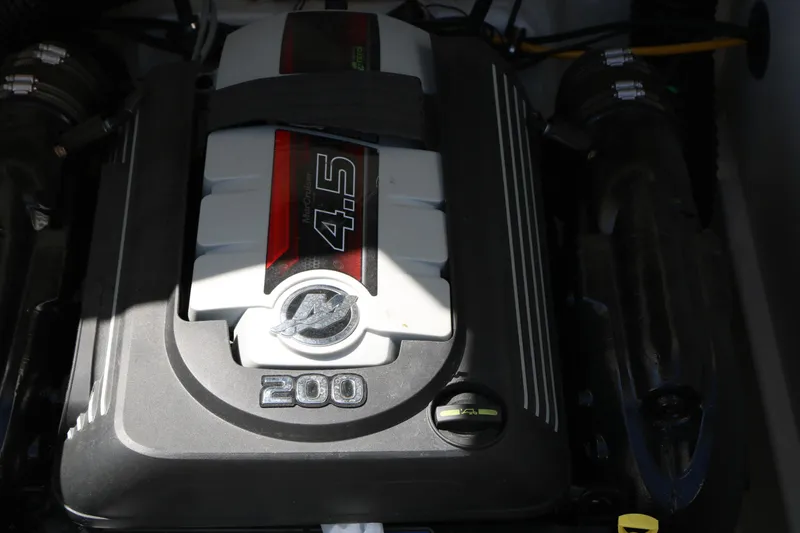 Slide: The Image of 2022 Bayliner VR5 Bowrider I/O engine, featuring a 4.5L 200 horsepower MerCruiser. - 35
