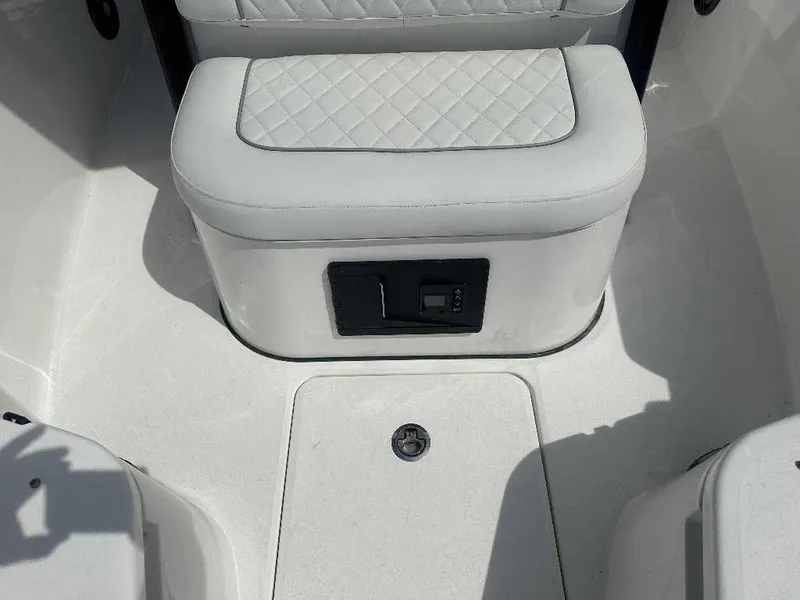 Slide: The Image of Sea Fox 228 Commander 2026 - 5