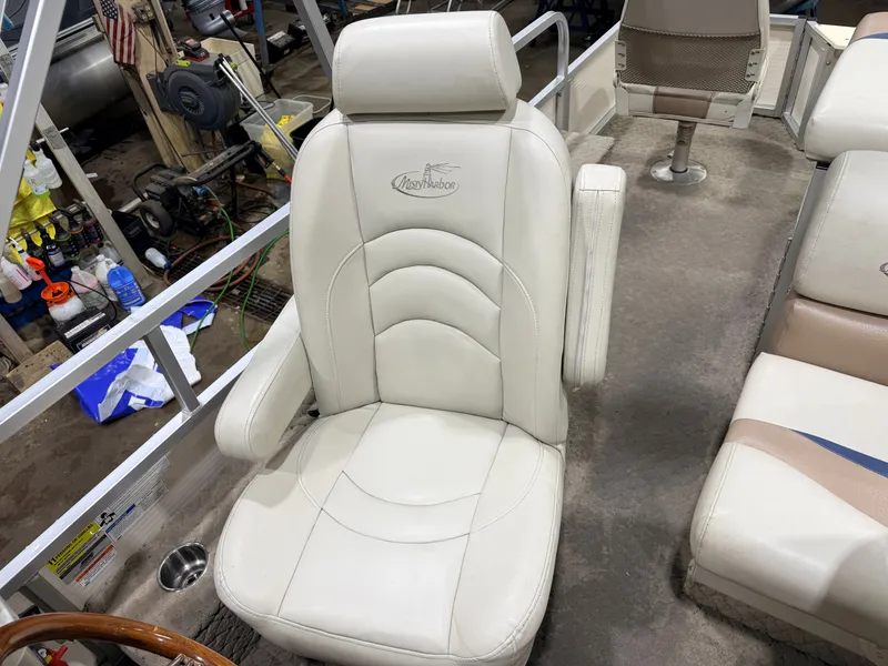 Slide: The Image of Misty Harbor boat seat, white leather, 2010 model. - 26