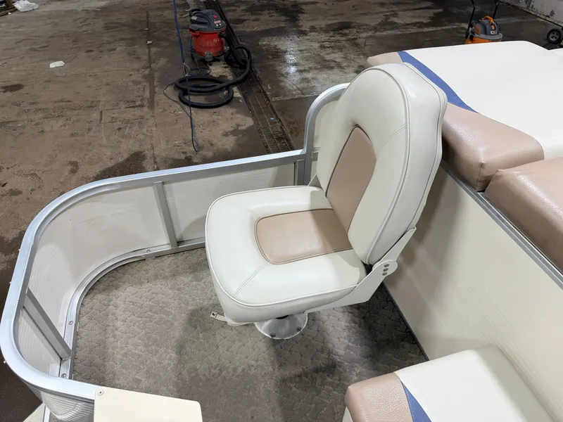 Slide: The Image of Misty Harbor 2085DF boat seat, cream leather, 2010 model. - 46
