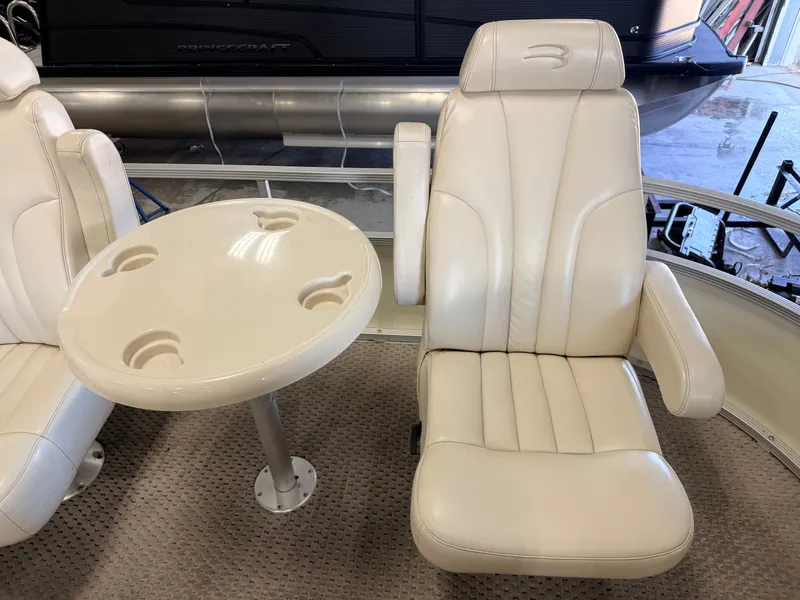 Slide: The Image of Bennington 2275 RL & 75HP Yamaha 4Stroke - $15,995 2005 - 12