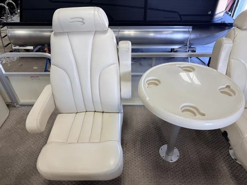 Slide: The Image of Bennington 2275 RL & 75HP Yamaha 4Stroke - $15,995 2005 - 14