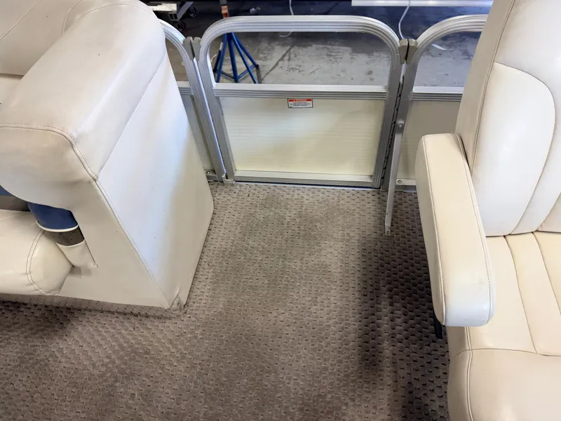 Slide: The Image of Bennington 2275 RL & 75HP Yamaha 4Stroke - $15,995 2005 - 15