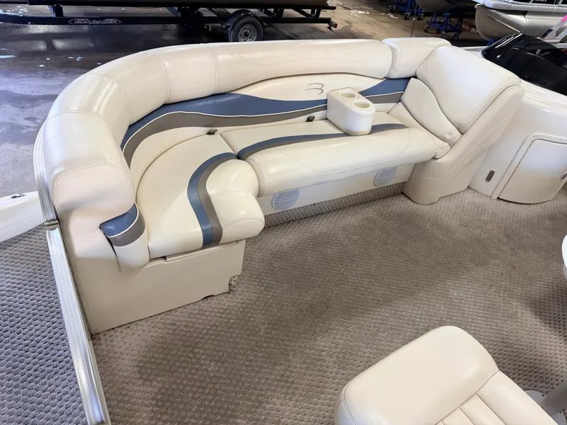 Slide: The Image of Bennington 2275 RL & 75HP Yamaha 4Stroke - $15,995 2005 - 16