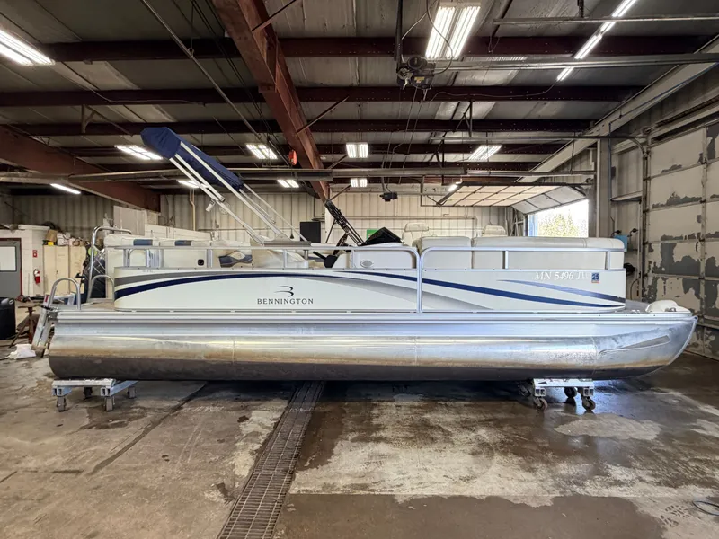 Slide: The Image of Bennington 2275 RL & 75HP Yamaha 4Stroke - $15,995 2005 - 18