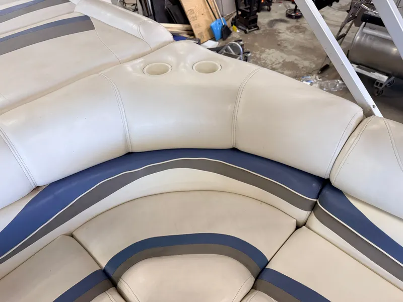 Slide: The Image of Bennington 2275 RL & 75HP Yamaha 4Stroke - $15,995 2005 - 29