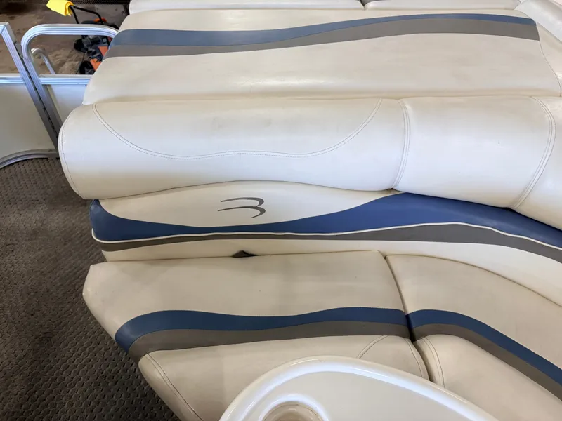 Slide: The Image of Bennington 2275 RL & 75HP Yamaha 4Stroke - $15,995 2005 - 30