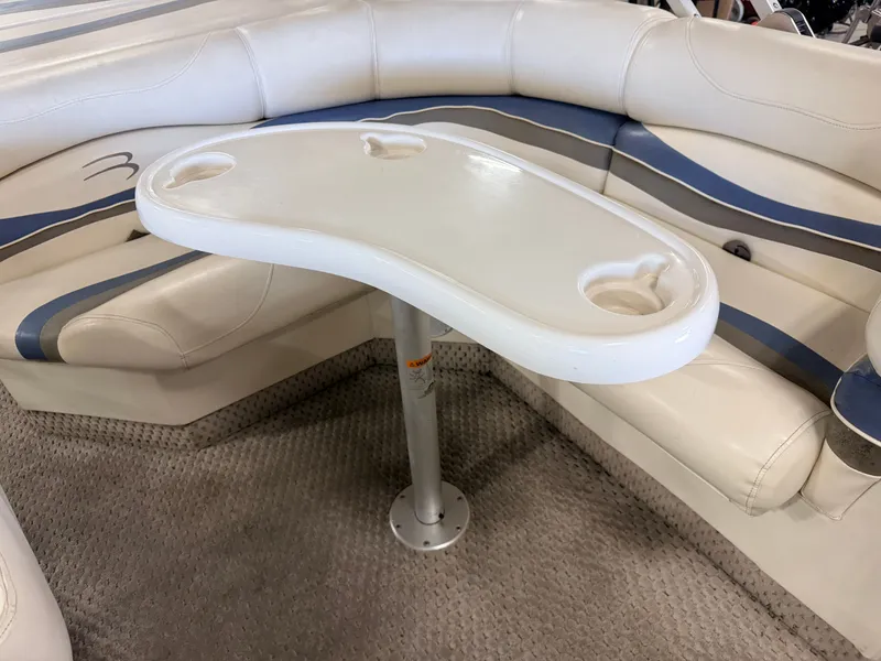 Slide: The Image of Bennington 2275 RL & 75HP Yamaha 4Stroke - $15,995 2005 - 31