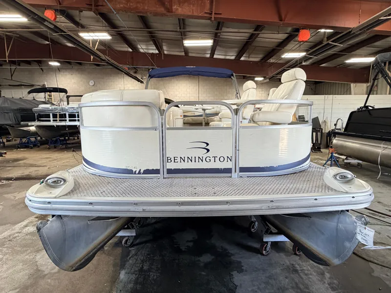 Slide: The Image of Bennington 2275 RL & 75HP Yamaha 4Stroke - $15,995 2005 - 39