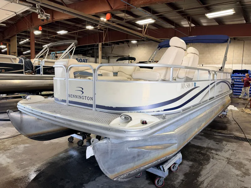 Slide: The Image of Bennington 2275 RL & 75HP Yamaha 4Stroke - $15,995 2005 - 40