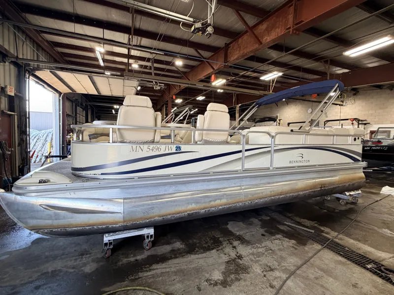 Slide: The Image of Bennington 2275 RL & 75HP Yamaha 4Stroke - $15,995 2005 - 41