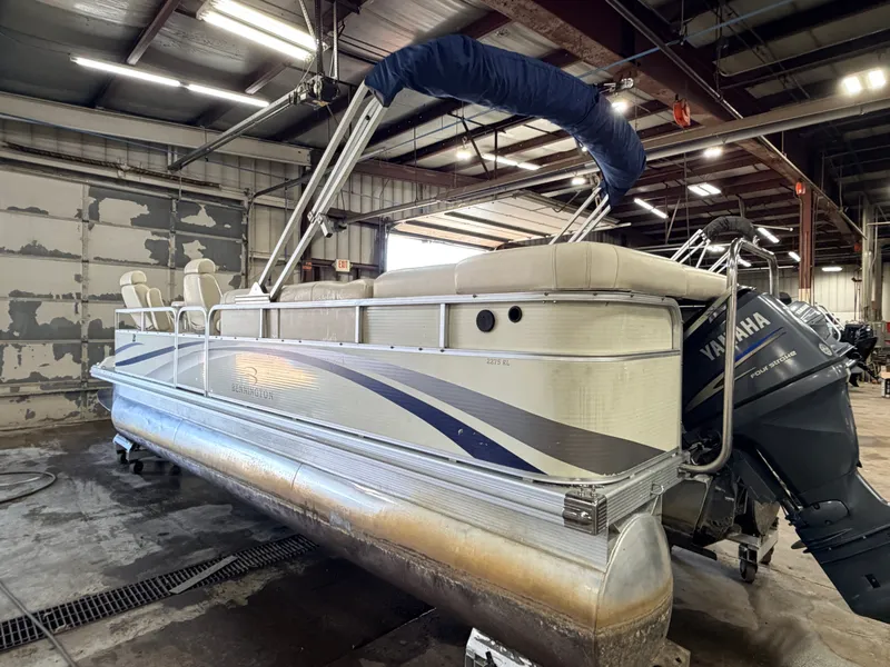 Slide: The Image of Bennington 2275 RL & 75HP Yamaha 4Stroke - $15,995 2005 - 43